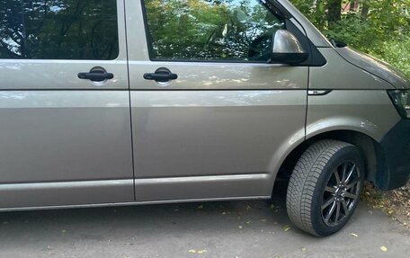 Volkswagen Caravelle T6 рестайлинг, 2015 год, 1 950 000 рублей, 5 фотография