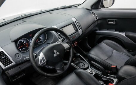 Mitsubishi Outlander III рестайлинг 3, 2010 год, 1 398 000 рублей, 14 фотография