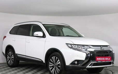 Mitsubishi Outlander III рестайлинг 3, 2018 год, 2 577 000 рублей, 3 фотография