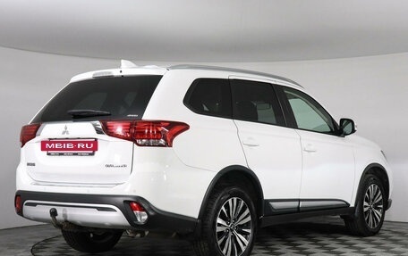 Mitsubishi Outlander III рестайлинг 3, 2018 год, 2 577 000 рублей, 5 фотография