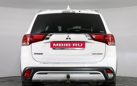 Mitsubishi Outlander III рестайлинг 3, 2018 год, 2 577 000 рублей, 6 фотография