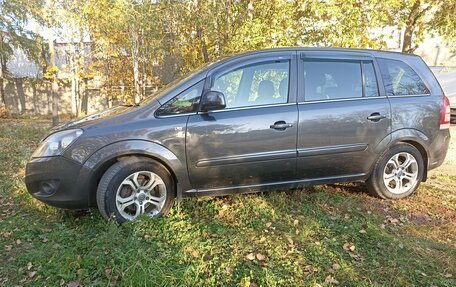 Opel Zafira B, 2010 год, 950 000 рублей, 2 фотография