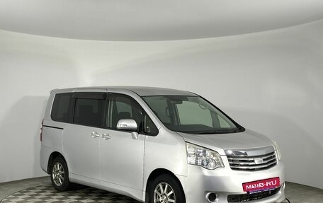 Toyota Noah III, 2013 год, 1 570 000 рублей, 2 фотография