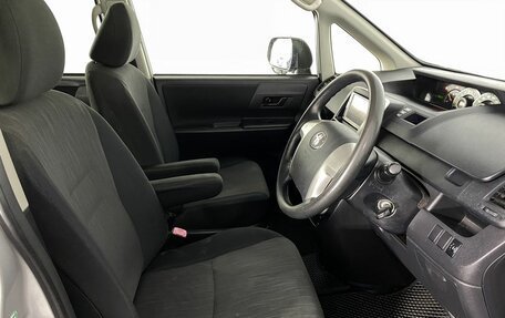 Toyota Noah III, 2013 год, 1 570 000 рублей, 12 фотография