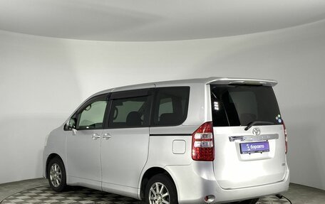 Toyota Noah III, 2013 год, 1 570 000 рублей, 6 фотография