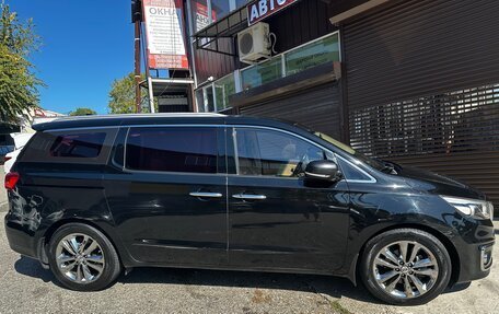 KIA Carnival III, 2017 год, 2 800 000 рублей, 2 фотография