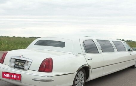 Lincoln Town Car III рестайлинг, 2001 год, 210 000 рублей, 2 фотография