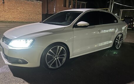 Volkswagen Jetta VI, 2013 год, 1 400 000 рублей, 14 фотография