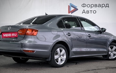 Volkswagen Jetta VI, 2013 год, 1 200 000 рублей, 21 фотография