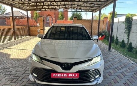 Toyota Camry, 2018 год, 3 090 000 рублей, 6 фотография