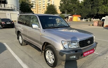 Toyota Land Cruiser 100 рестайлинг 2, 2001 год, 2 100 000 рублей, 2 фотография