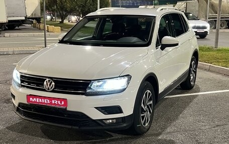 Volkswagen Tiguan II, 2018 год, 2 405 000 рублей, 1 фотография