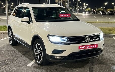 Volkswagen Tiguan II, 2018 год, 2 405 000 рублей, 3 фотография