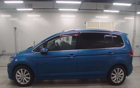 Volkswagen Touran III, 2017 год, 1 385 000 рублей, 2 фотография