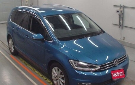 Volkswagen Touran III, 2017 год, 1 385 000 рублей, 6 фотография