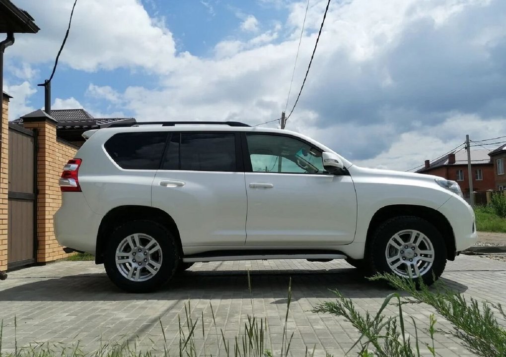 Toyota Land Cruiser Prado 150, 2012 год, 800 000 рублей, 2 фотография