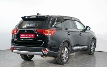 Mitsubishi Outlander III рестайлинг 3, 2017 год, 2 078 000 рублей, 3 фотография