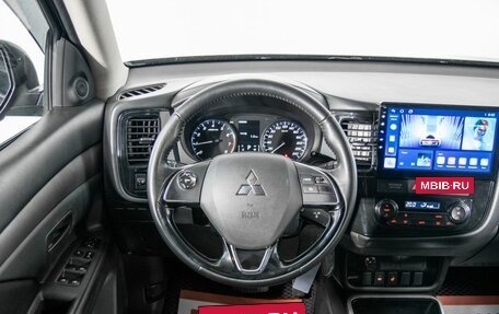 Mitsubishi Outlander III рестайлинг 3, 2017 год, 2 078 000 рублей, 8 фотография