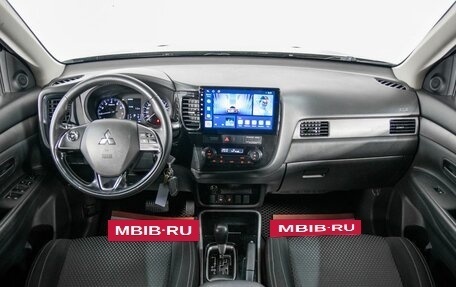 Mitsubishi Outlander III рестайлинг 3, 2017 год, 2 078 000 рублей, 7 фотография