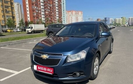 Chevrolet Cruze II, 2010 год, 730 000 рублей, 2 фотография