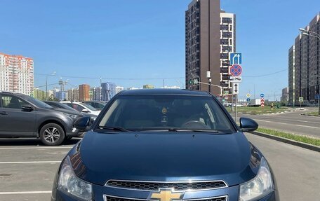 Chevrolet Cruze II, 2010 год, 730 000 рублей, 3 фотография