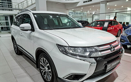 Mitsubishi Outlander III рестайлинг 3, 2017 год, 2 318 000 рублей, 3 фотография