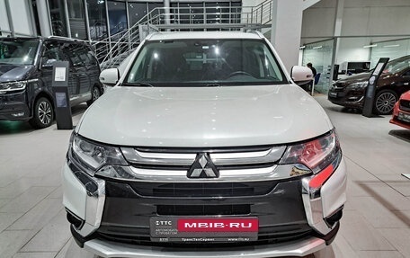 Mitsubishi Outlander III рестайлинг 3, 2017 год, 2 318 000 рублей, 2 фотография