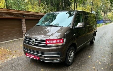 Volkswagen Caravelle T6 рестайлинг, 2018 год, 2 950 000 рублей, 2 фотография