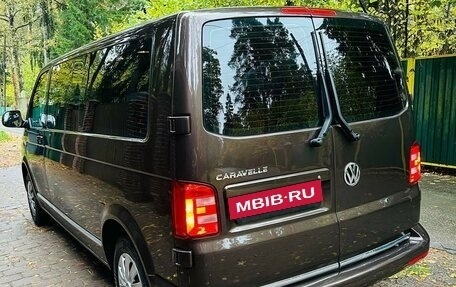 Volkswagen Caravelle T6 рестайлинг, 2018 год, 2 950 000 рублей, 16 фотография