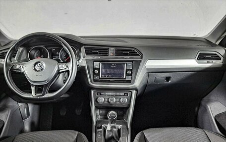 Volkswagen Tiguan II, 2018 год, 2 480 800 рублей, 14 фотография