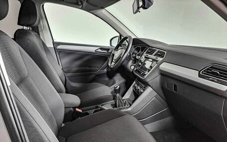 Volkswagen Tiguan II, 2018 год, 2 480 800 рублей, 11 фотография