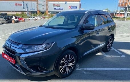 Mitsubishi Outlander III рестайлинг 3, 2019 год, 2 700 000 рублей, 6 фотография