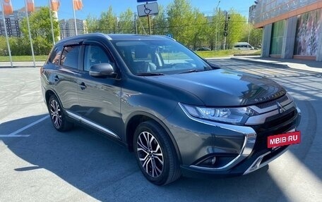 Mitsubishi Outlander III рестайлинг 3, 2019 год, 2 700 000 рублей, 4 фотография