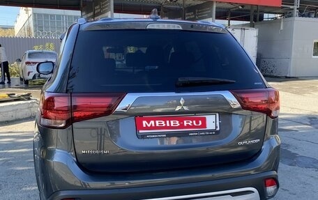 Mitsubishi Outlander III рестайлинг 3, 2019 год, 2 700 000 рублей, 12 фотография