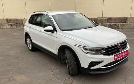 Volkswagen Tiguan II, 2020 год, 3 850 000 рублей, 3 фотография