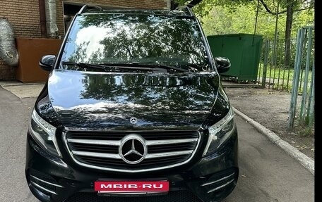 Mercedes-Benz V-Класс, 2018 год, 4 600 000 рублей, 2 фотография