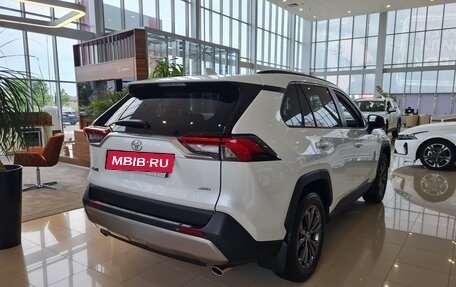 Toyota RAV4, 2023 год, 5 750 000 рублей, 4 фотография