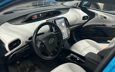 Toyota Prius IV XW50, 2020 год, 2 350 000 рублей, 8 фотография