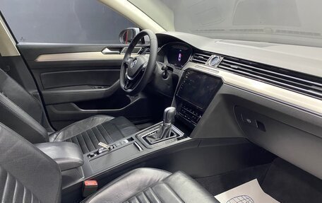 Volkswagen Passat B8 рестайлинг, 2017 год, 2 600 000 рублей, 15 фотография