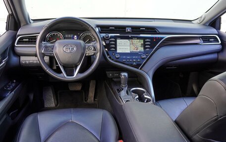 Toyota Camry, 2018 год, 3 430 000 рублей, 2 фотография