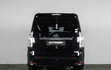 Toyota Voxy II, 2012 год, 1 899 000 рублей, 4 фотография