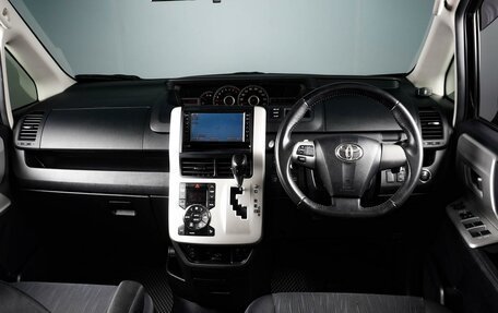 Toyota Voxy II, 2012 год, 1 899 000 рублей, 6 фотография