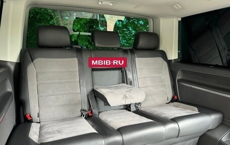 Volkswagen Multivan T6 рестайлинг, 2021 год, 6 499 999 рублей, 12 фотография