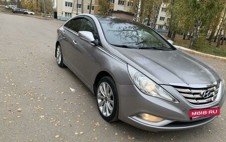 Hyundai Sonata VI, 2011 год, 1 120 000 рублей, 2 фотография