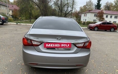 Hyundai Sonata VI, 2011 год, 1 120 000 рублей, 8 фотография