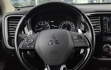 Mitsubishi Outlander III рестайлинг 3, 2016 год, 2 390 000 рублей, 17 фотография