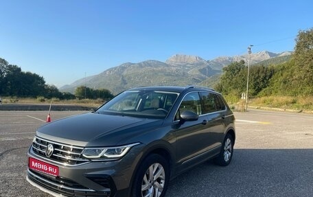 Volkswagen Tiguan II, 2021 год, 4 000 000 рублей, 1 фотография