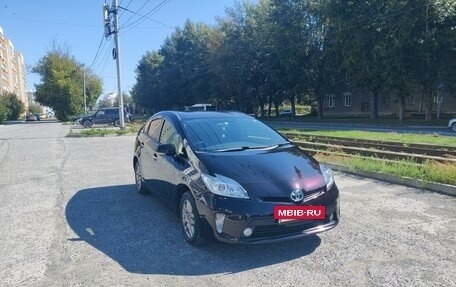 Toyota Prius, 2015 год, 1 380 000 рублей, 2 фотография