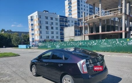 Toyota Prius, 2015 год, 1 380 000 рублей, 5 фотография