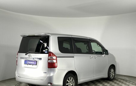 Toyota Noah III, 2013 год, 1 570 000 рублей, 5 фотография